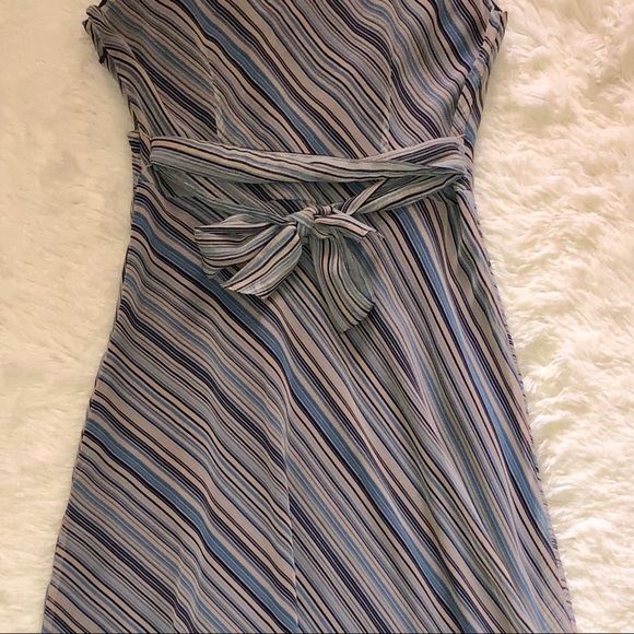 DRESSBARN—DIAGONAL STRIPES IN SHADES OF BLUE—NAVY—TIE BACK FABRIC BELTED DRESS!! - Picture 5 of 6